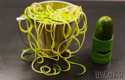 Zoodles med snabb saffranskycklinggryta