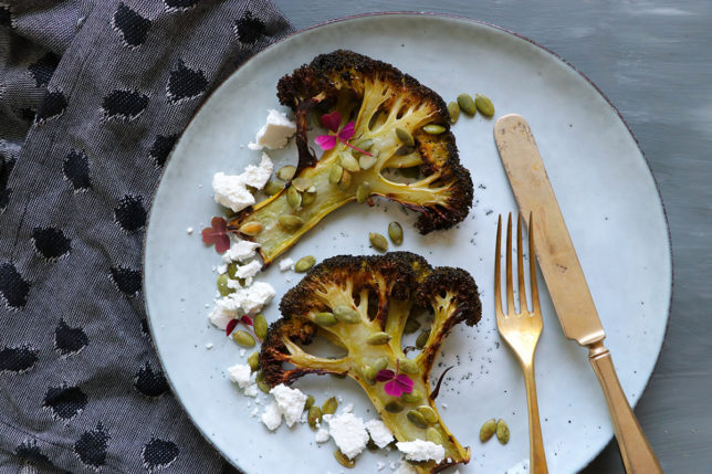 Ugnsstekt broccoli med getost och pumpakärnor Ugnsstekt broccoli med getost och pumpakärnor