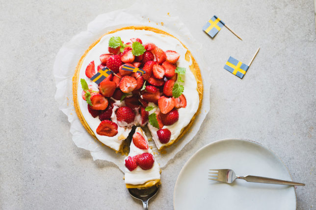 Enkel Midsommartårta – PALEO/LCHF/GLUTENFRI Enkel Midsommartårta – PALEO/LCHF/GLUTENFRI