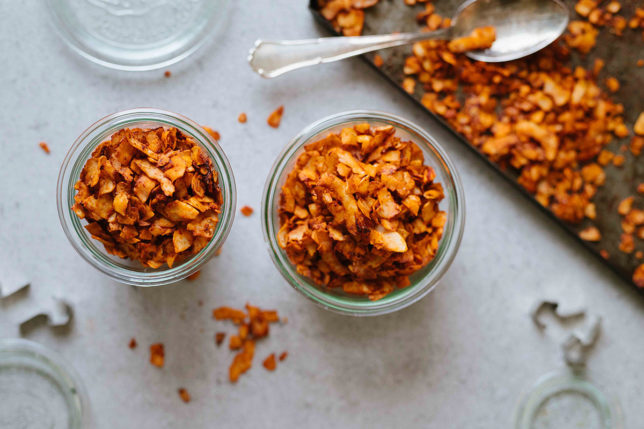 Kokosbacon – vegan, paleo och supergott såklart! Kokosbacon – vegan, paleo och supergott såklart!